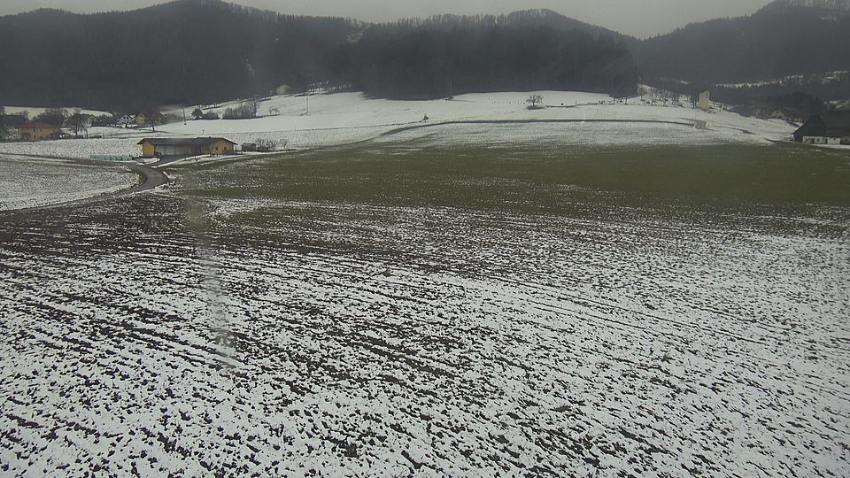 Livebild Baukamera 1 - Webcam Blick nach Südwesten 'Tunnelportal Langer Berg' - Webcams Baustelle Koralmbahn TKGT - Tunnelkette Granitztal, Querung Granitztal (ca. 5 Minuteninterval)